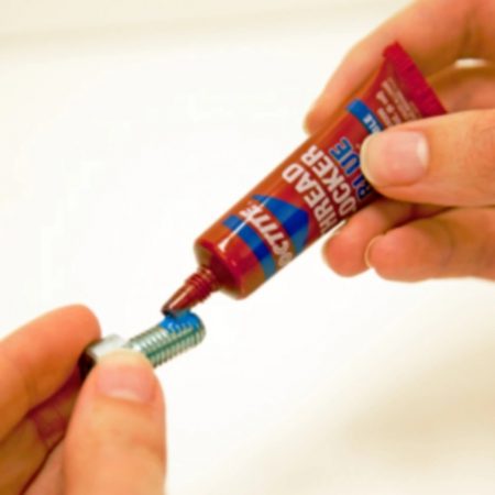 loctite-threadlocker-blue-242-6ml-application-screw